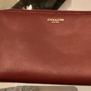 Authentic Coach Leather Zip Clutch in Chestnut Cognac with Gold Logo